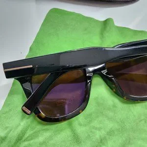 Like New Tom Ford Julie Sunglasses in Brown / Tortoise TF685 Tom Ford | Accessories | Like New Tom Ford Julie Sunglasses  main image 3